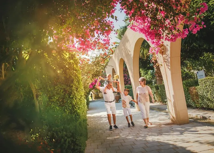 Iskele At Caesar & R1-71 アパート *